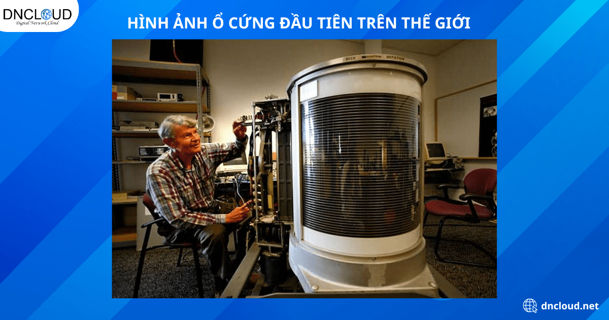Ổ cứng là gì? Có bao nhiêu loại ổ cứng 7 Hình ảnh ổ cứng đầu tiên trên thế giới